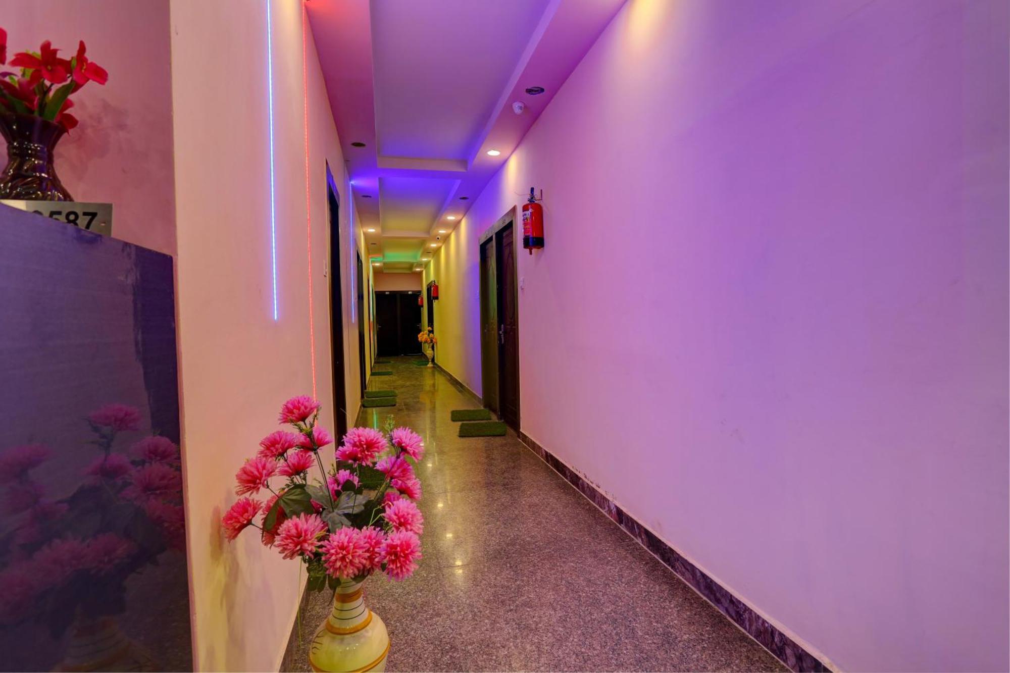 Hotel O Samrat