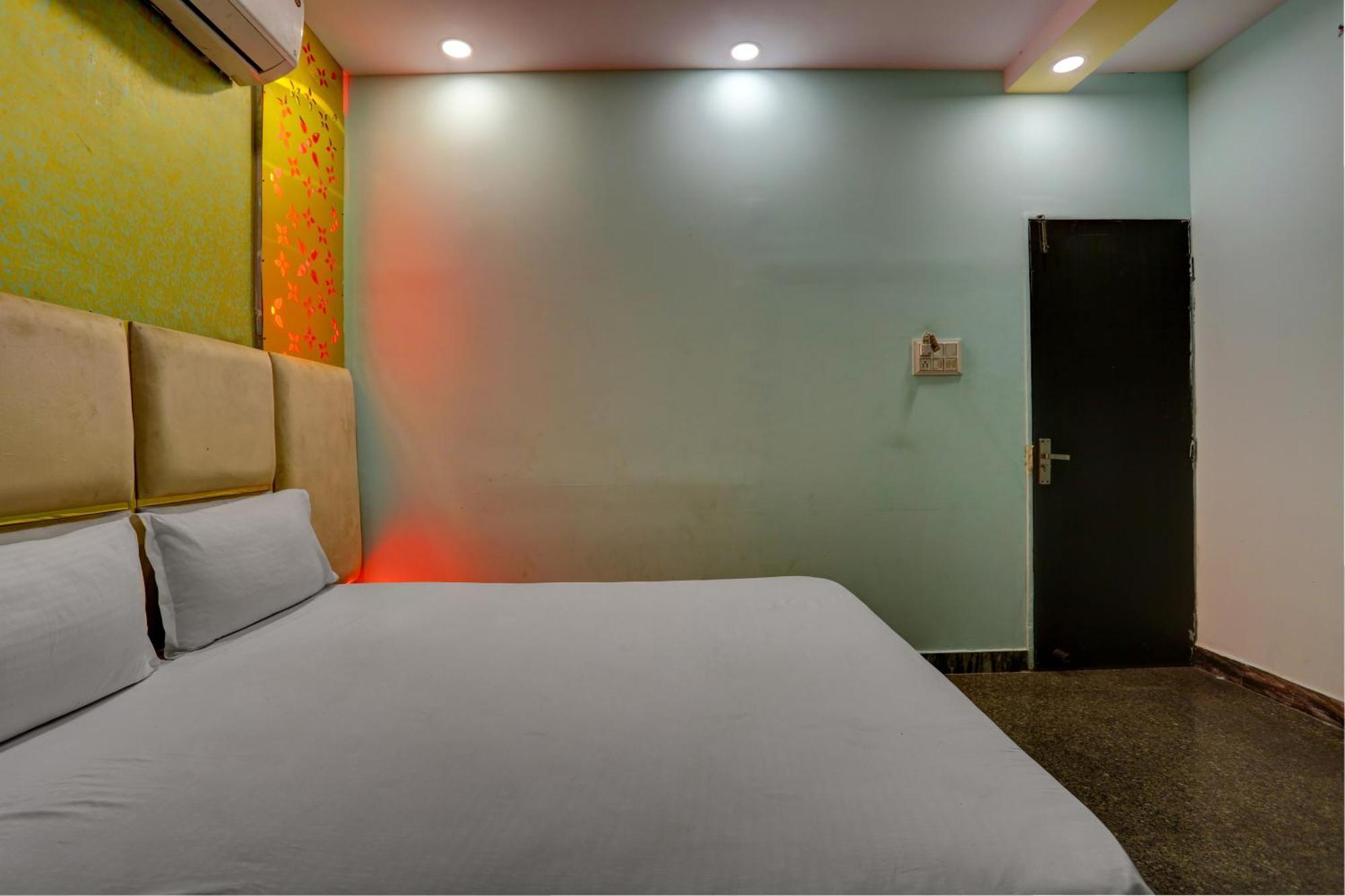 Hotel O Samrat New Delhi