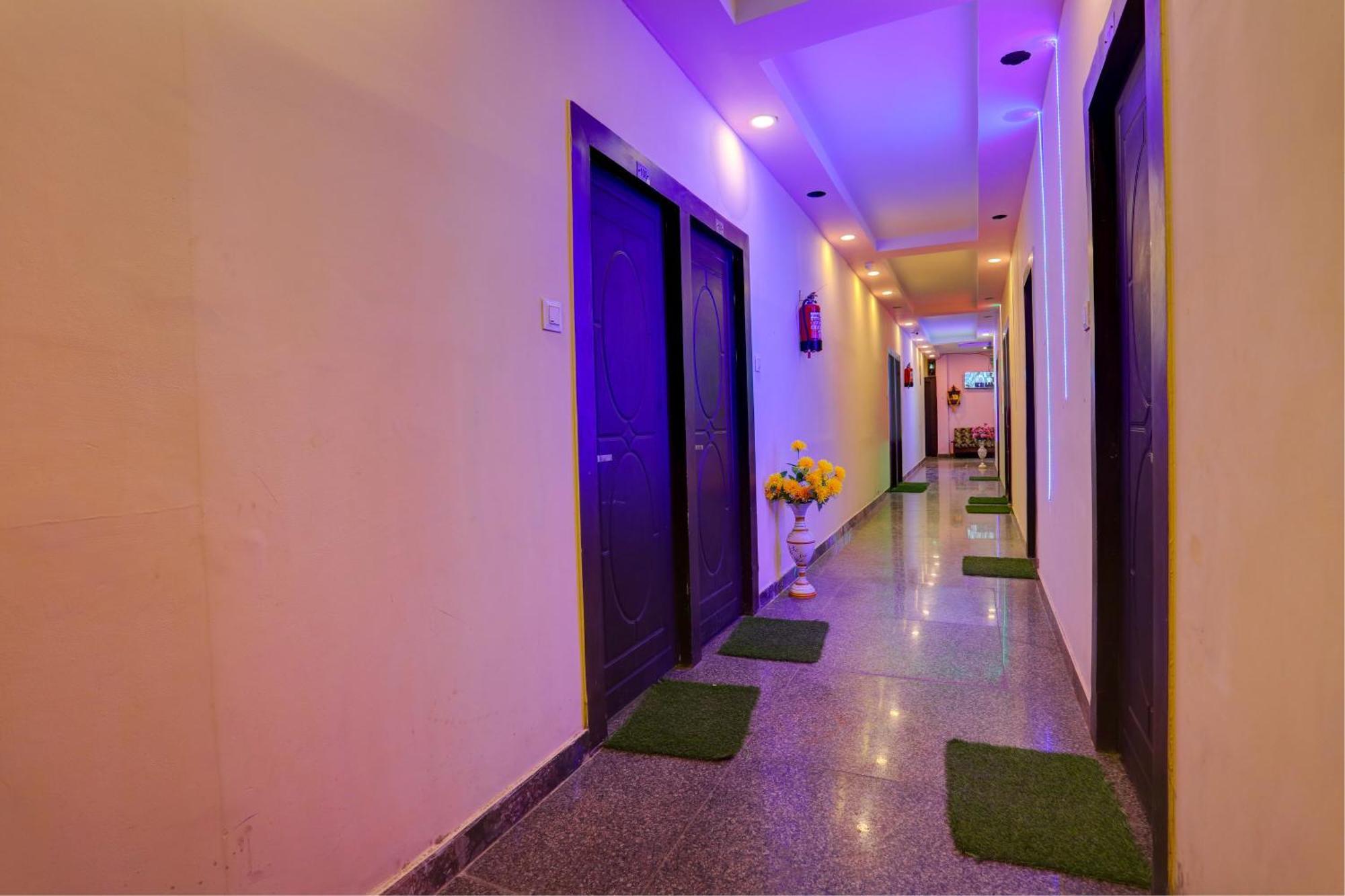 Hotel O Samrat
