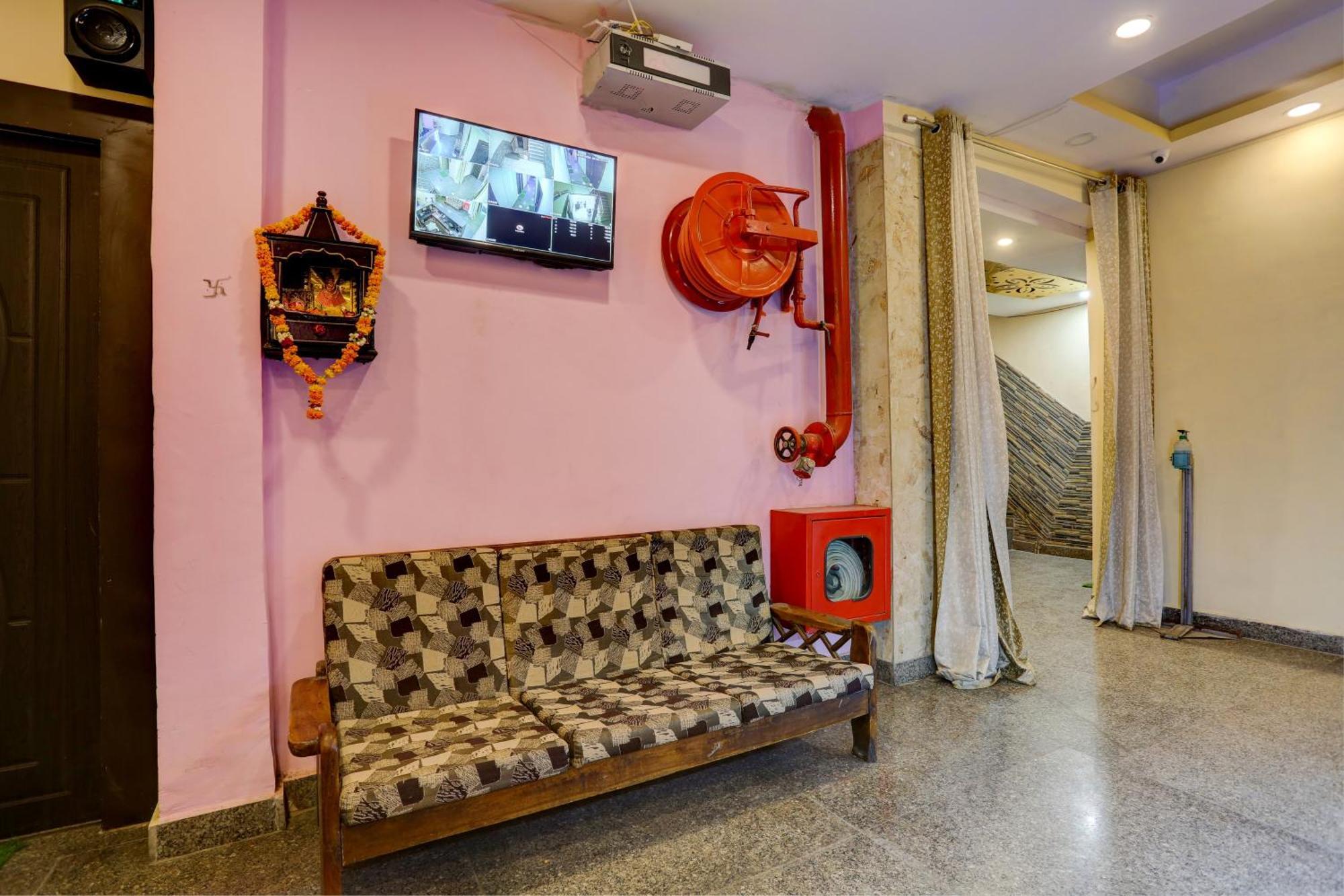 Hotel O Samrat