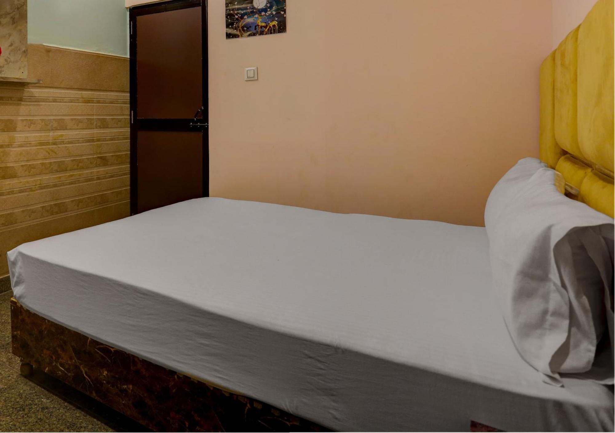 Hotel O Samrat New Delhi